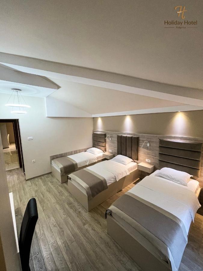 Hotel Holiday Podgorica Bagian luar foto